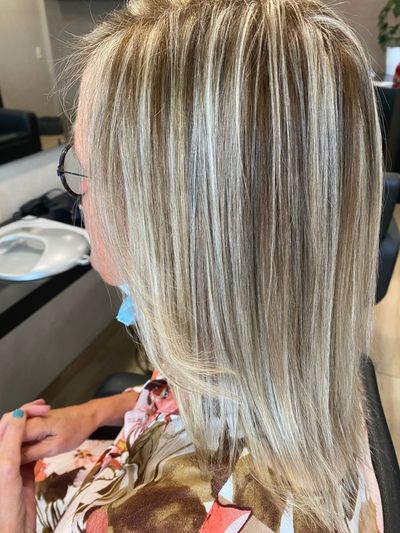 Highlights aanbrengen in het salon