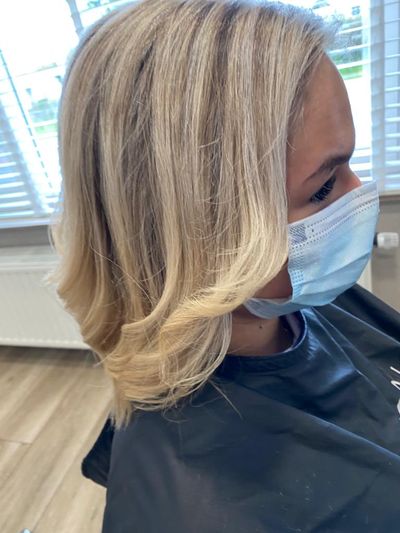 Lichtblond, lang haar